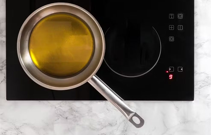 Poucas pessoas sabem a verdade sobre reaproveitar óleo de fritura