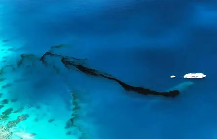Vazamento de óleo de naufrágio da 2ª Guerra se torna emergência ambiental; vídeo