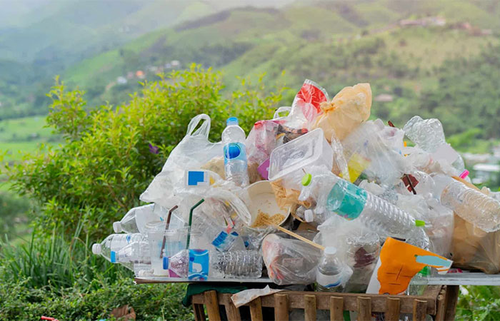 Cientistas transformam plásticos em materiais para baterias do futuro