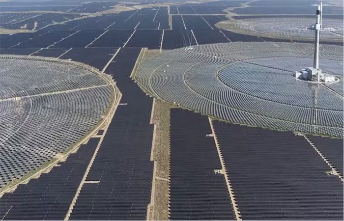 Mais de 400 km² de painéis solares: China ergue o maior complexo de energia renovável do planeta; entenda