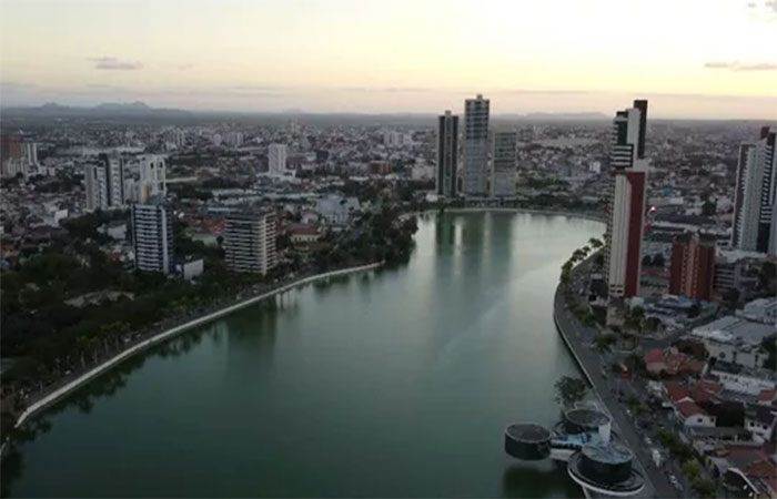 Poluição no Açude Velho, em Campina Grande, preocupa moradores e expõe risco ambiental