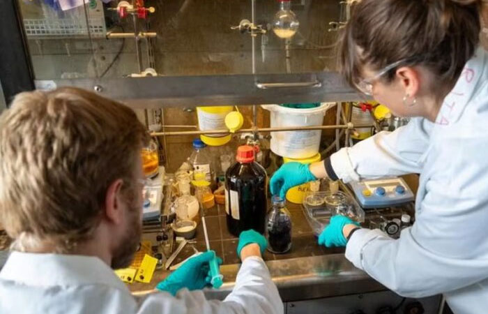 Plástico reciclado que captura CO2: inovação pode atacar duas crises ambientais ao mesmo tempo