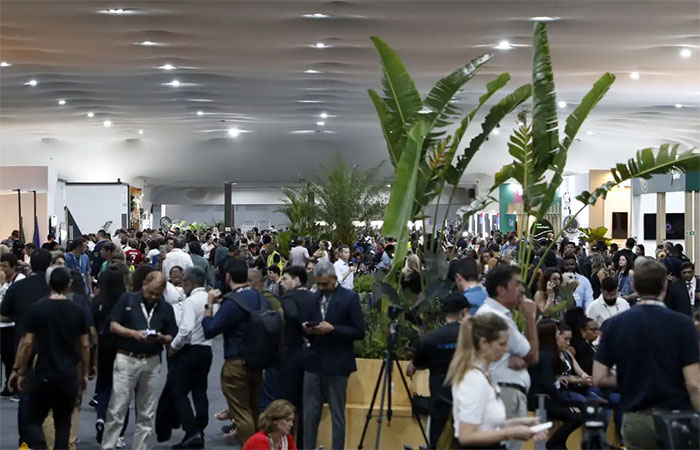 A poucas horas do fim da COP30, negociações prosseguem em Belém