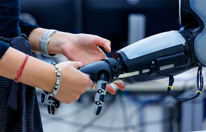 Cientistas do Brasil e da Itália criam pele artificial que devolve sensibilidade a pessoas com prótese