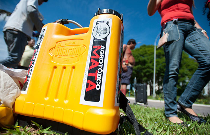 O rastro dos agrotóxicos na saúde e no meio ambiente