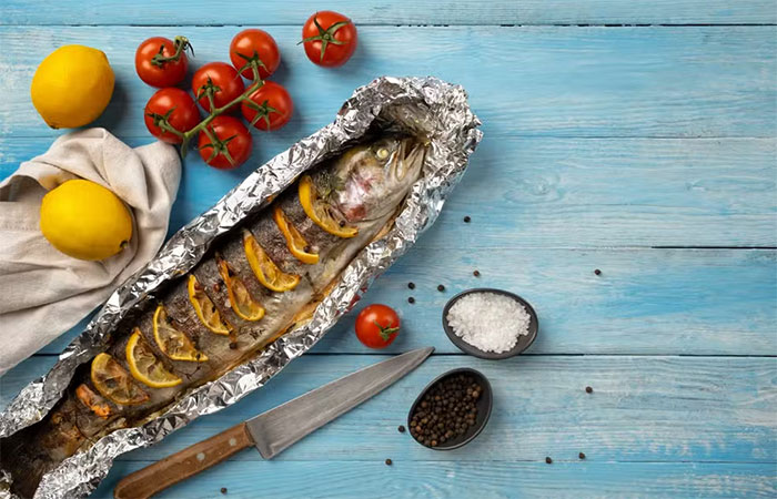 Papel alumínio: lado brilhante para fora ou para dentro? Veja o jeito certo de usar