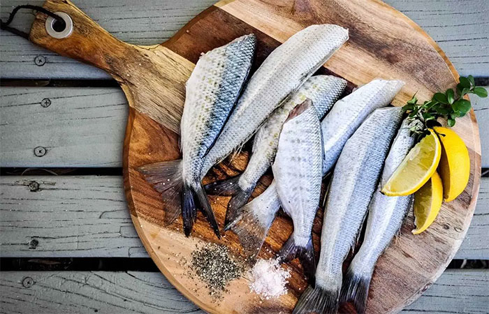 Poluição local expõe consumidores de peixe do mundo inteiro a químicos persistentes nocivos, revela análise