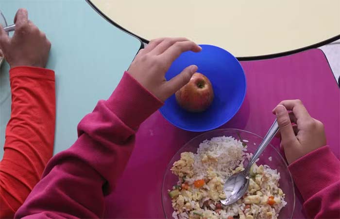 Adolescentes consomem menos ultraprocessados em capitais com regras para venda em escolas