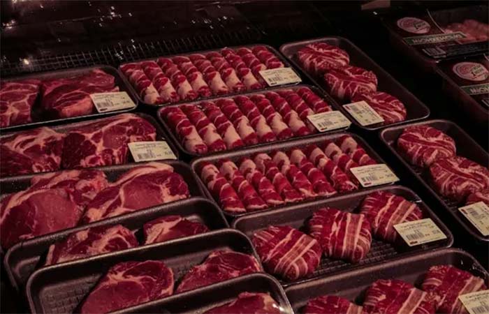 O preço ecológico da carne: estudo propõe taxação para reduzir danos ambientais da dieta europeia