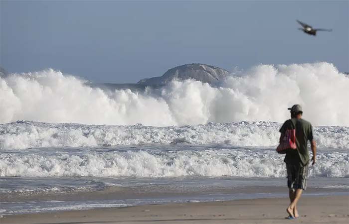Especialistas alertam para riscos ambientais de intervenções em praias
