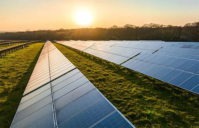 Buscas por energia solar crescem 52% entre brasileiros