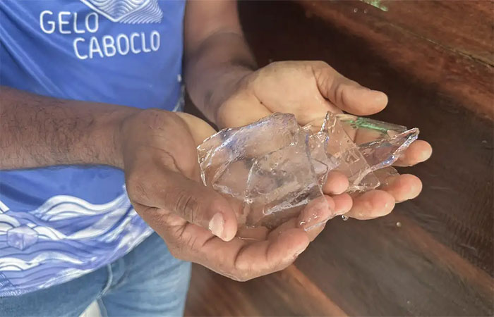 Energia solar viabiliza fábrica de gelo em comunidade ribeirinha