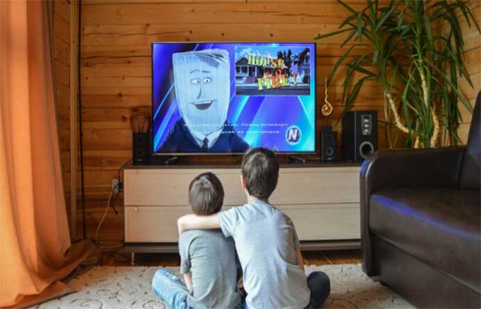 Estudos mostram como cérebro de crianças se desenvolve ao assistir desenhos