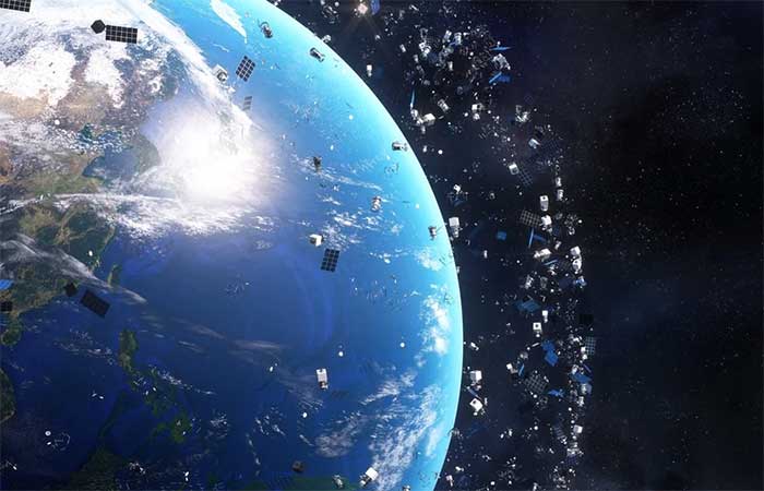 Especialistas esclarecem se é possível acabar com o lixo espacial