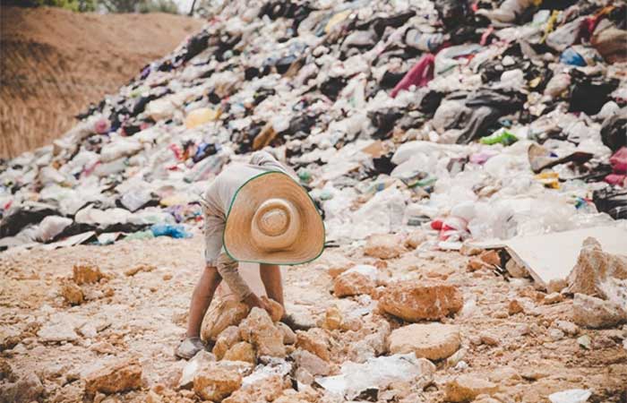 Quinze anos depois da lei, Brasil ainda recicla menos de 5% dos resíduos que produz