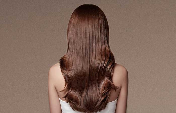 Microscópio eletrônico mostra danos estruturais ao cabelo após descoloração, alisamento e calor