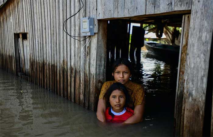 Quase metade das crianças está exposta a riscos climáticos