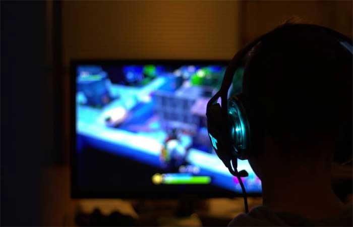 Tempo gasto diante das telas não basta para caracterizar relação de dependência por games, reforça estudo