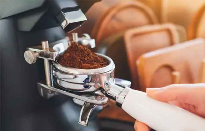 Borra de café ganha valor como fonte de biocombustíveis e insumos para a economia circular