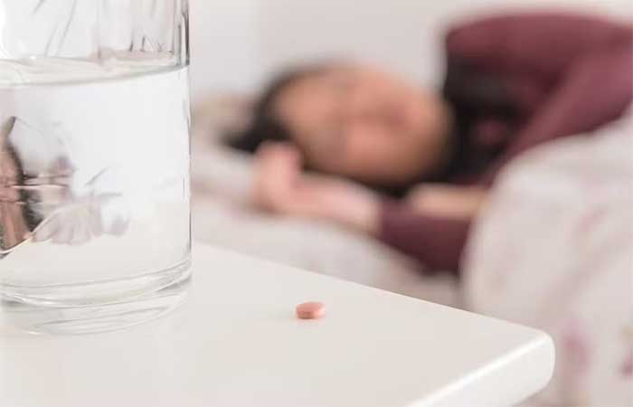 Quase 4 em cada 10 adultos com sintomas de insônia usam remédios de 5 a 7 noites por semana, diz estudo