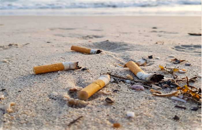 O plástico disfarçado de algodão: o que compõe as bitucas de cigarro