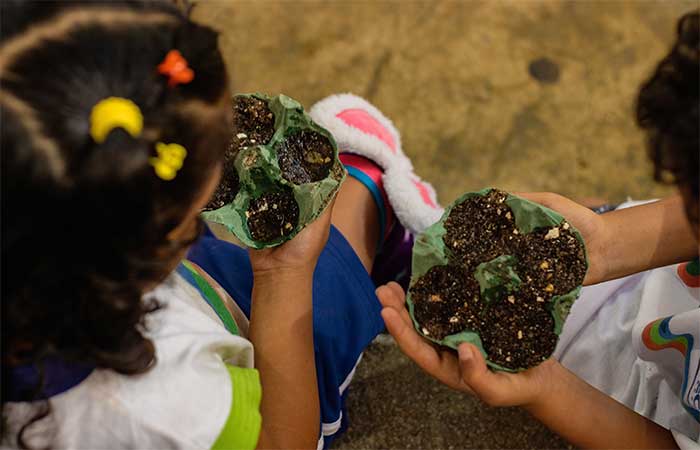 Projeto no Recife leva educação ambiental a 50 crianças com oficina de plantio e reaproveitamento de resíduos