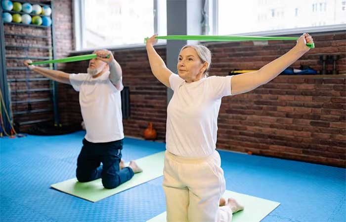 4 minutos de exercícios por dia já melhoram mobilidade na velhice, diz estudo